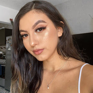 Meet your Posher, Alix